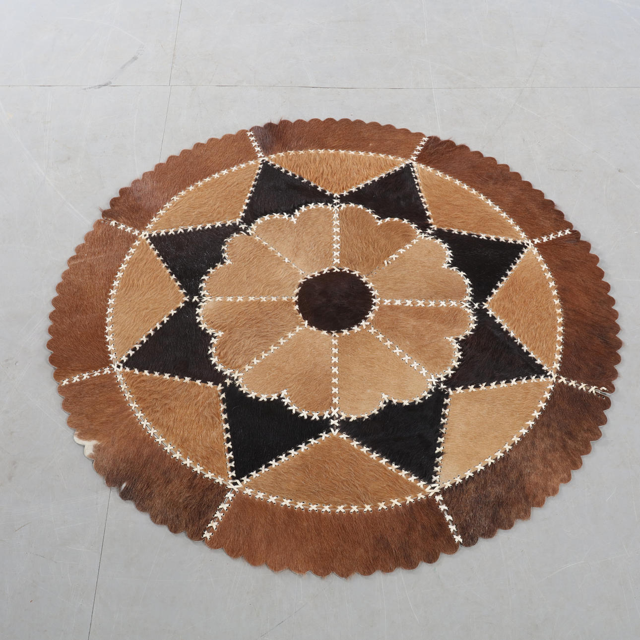 MATTO, eläimen nahan paloja.