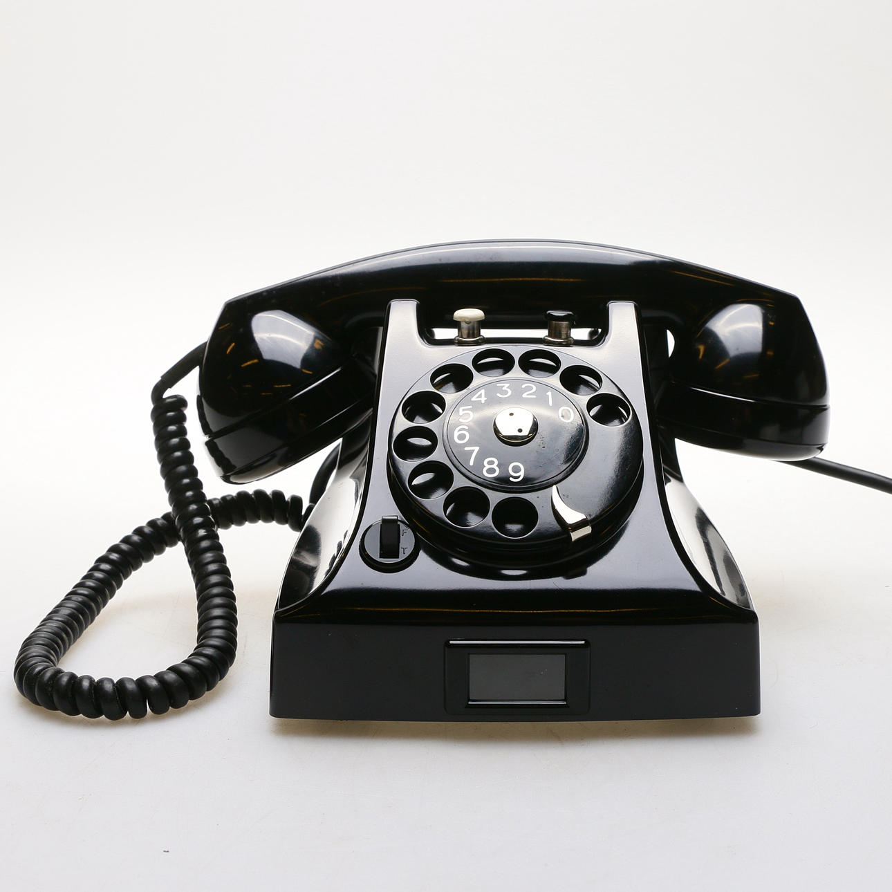 BORDSTELEFON, Televerket, 1900-talets mitt.