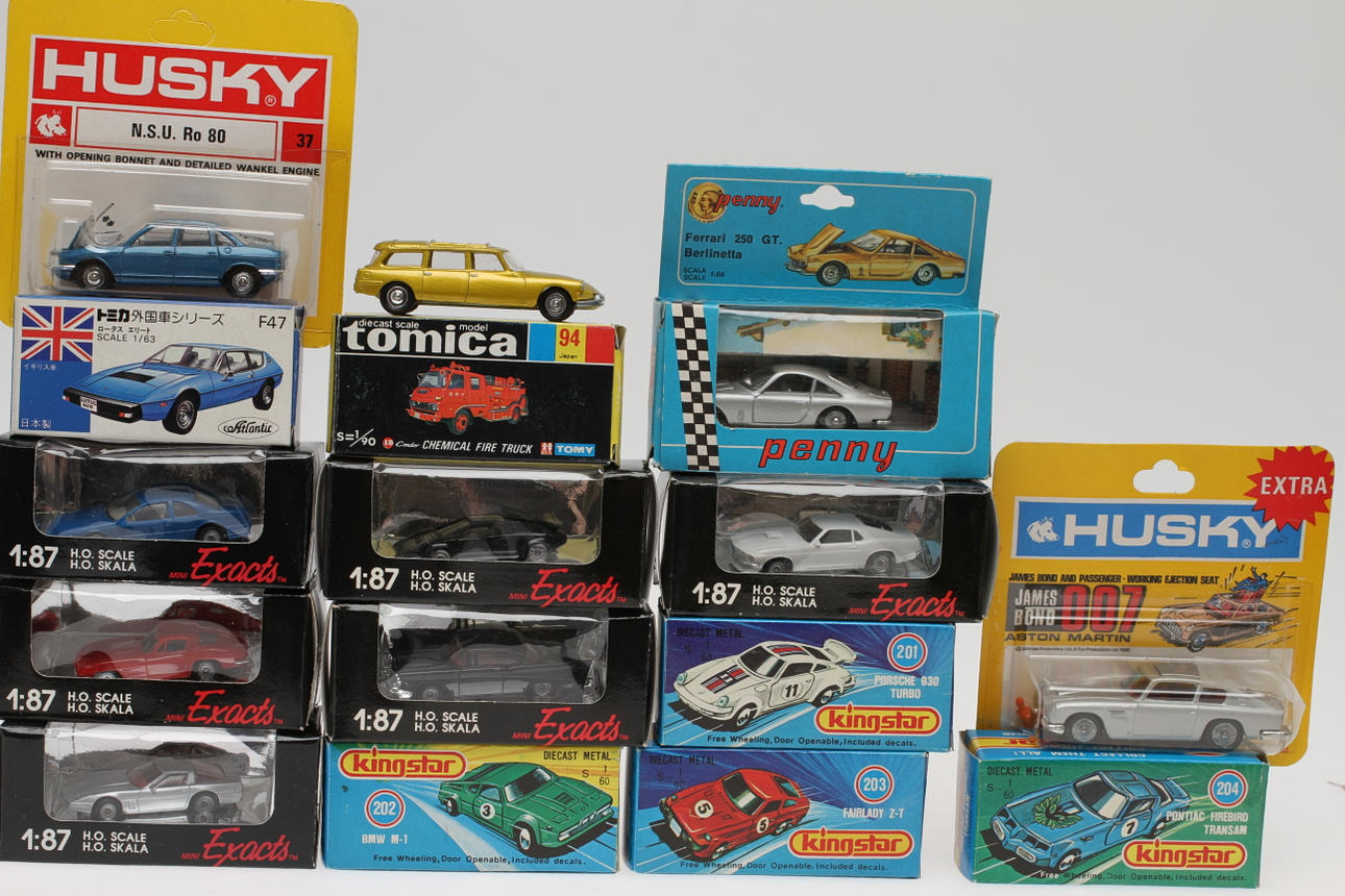 MODELLBILAR HUSKY, EXACTS, TOMY 16 stycken i ORIGINALKARTONGER.