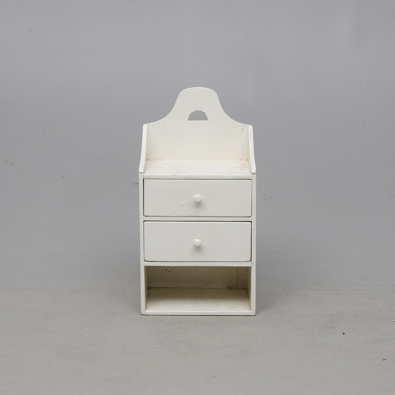 VÄGGMÖBEL, 1900-talets första hälft.