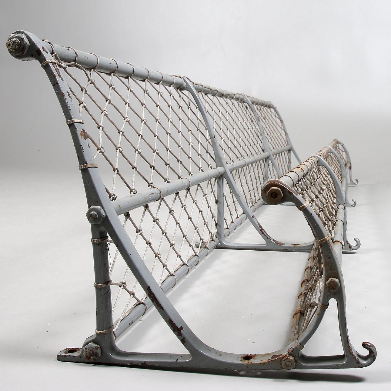 HATTHYLLA, gjutjärn, troligen från tågvagn. 1900-talets början.