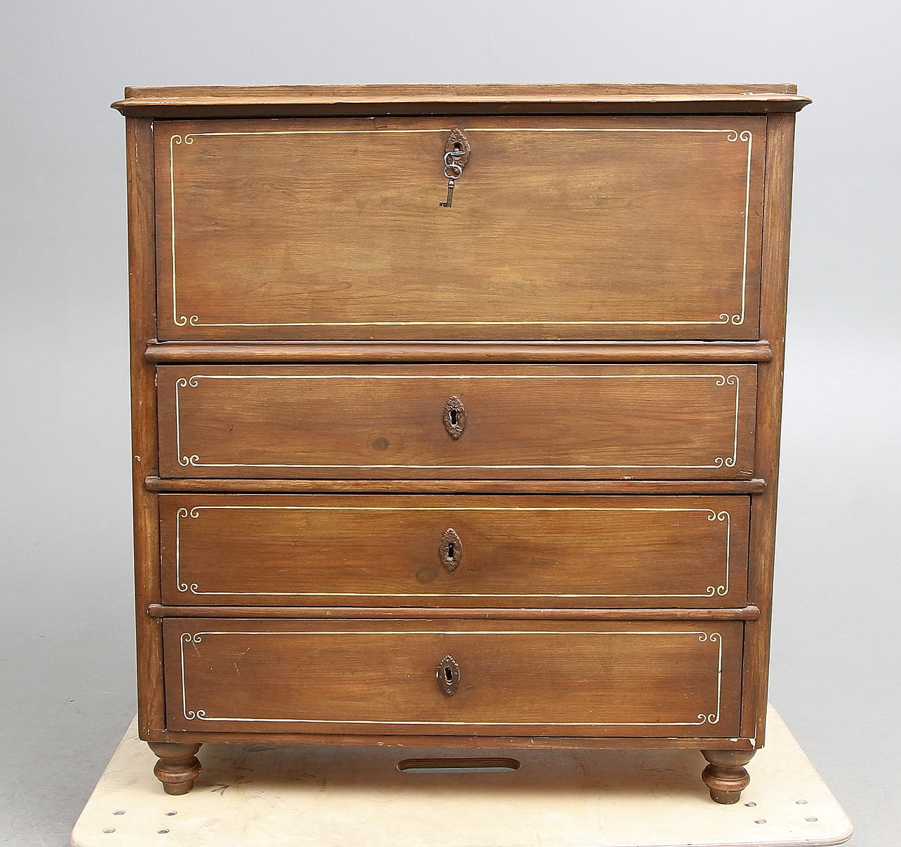 CHIFFONJÉ, furu, 1800-talets andra hälft.