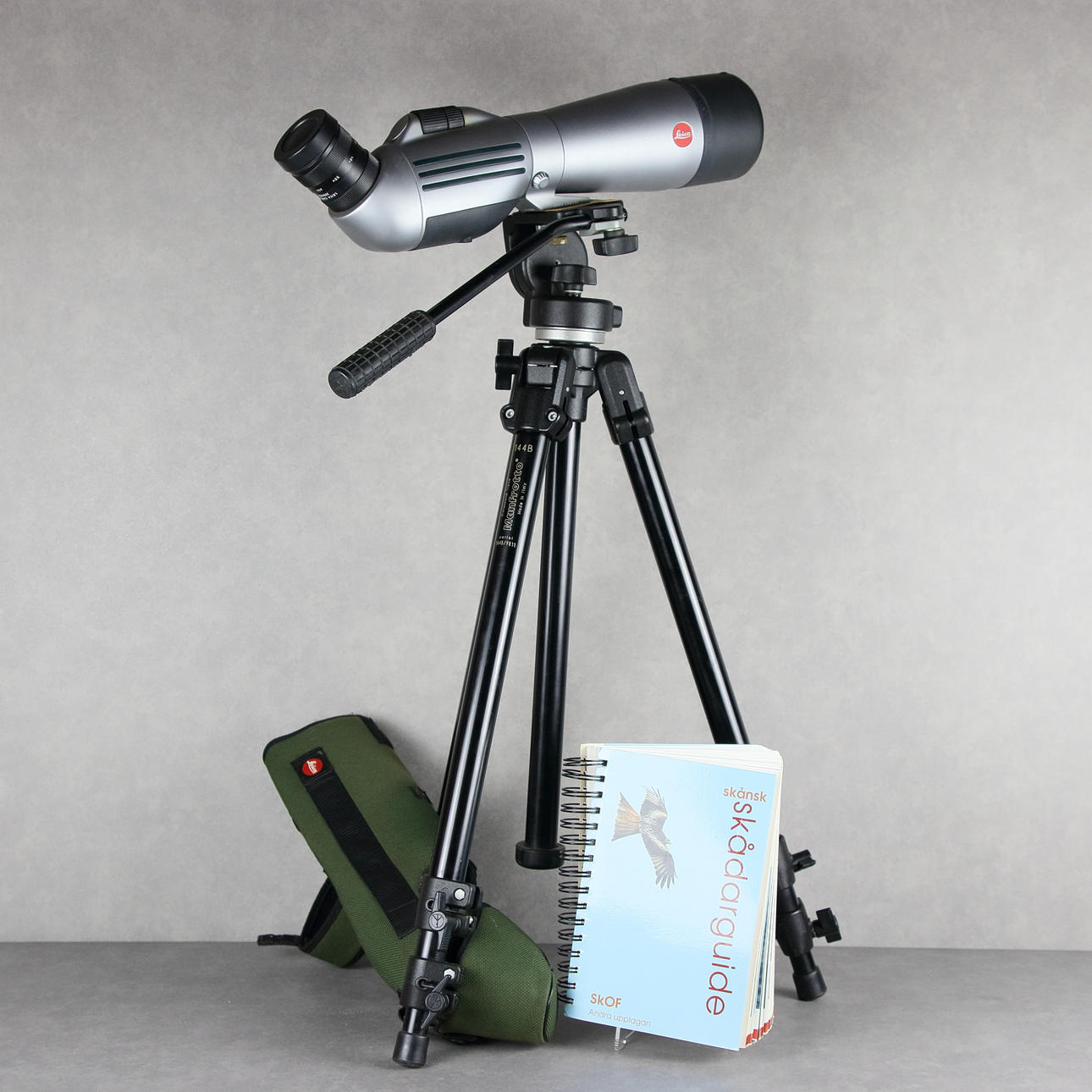 Kikkert med stativ, Leica APO-Televid 77.