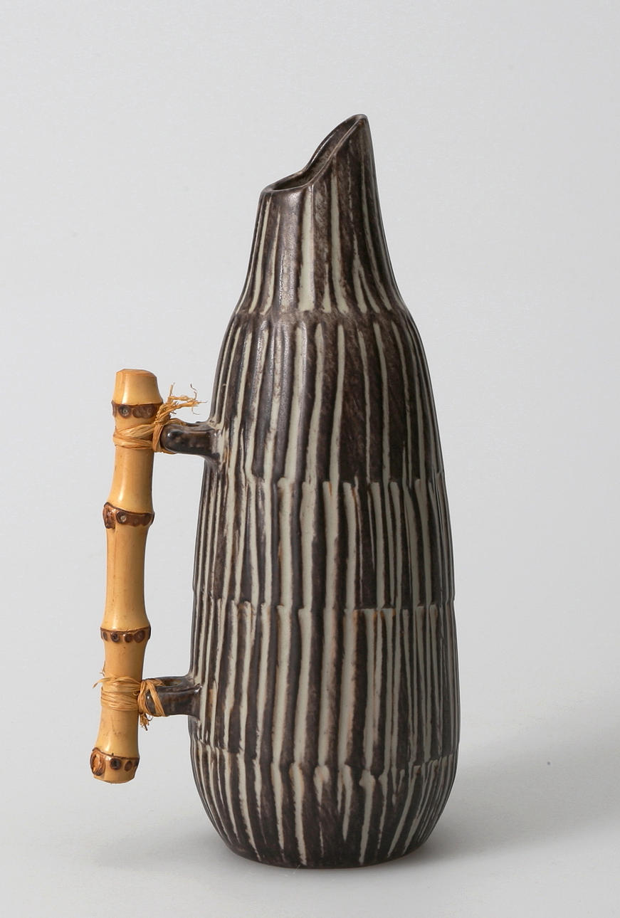 JETTE HELLEROE. Kanna i keramik. Signerad.