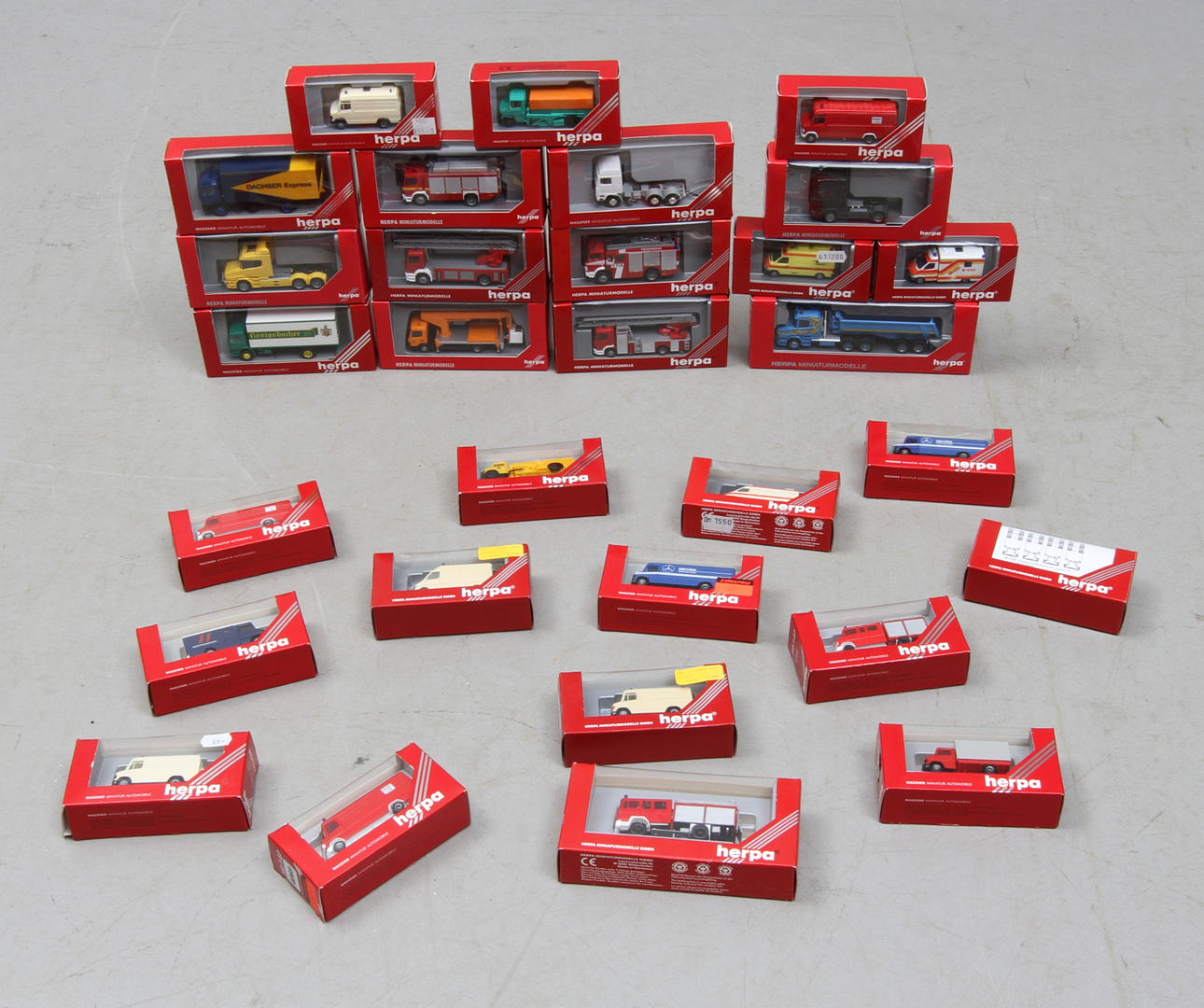 MODELLBILAR HERPA cirka 30 delar i originalkartong.