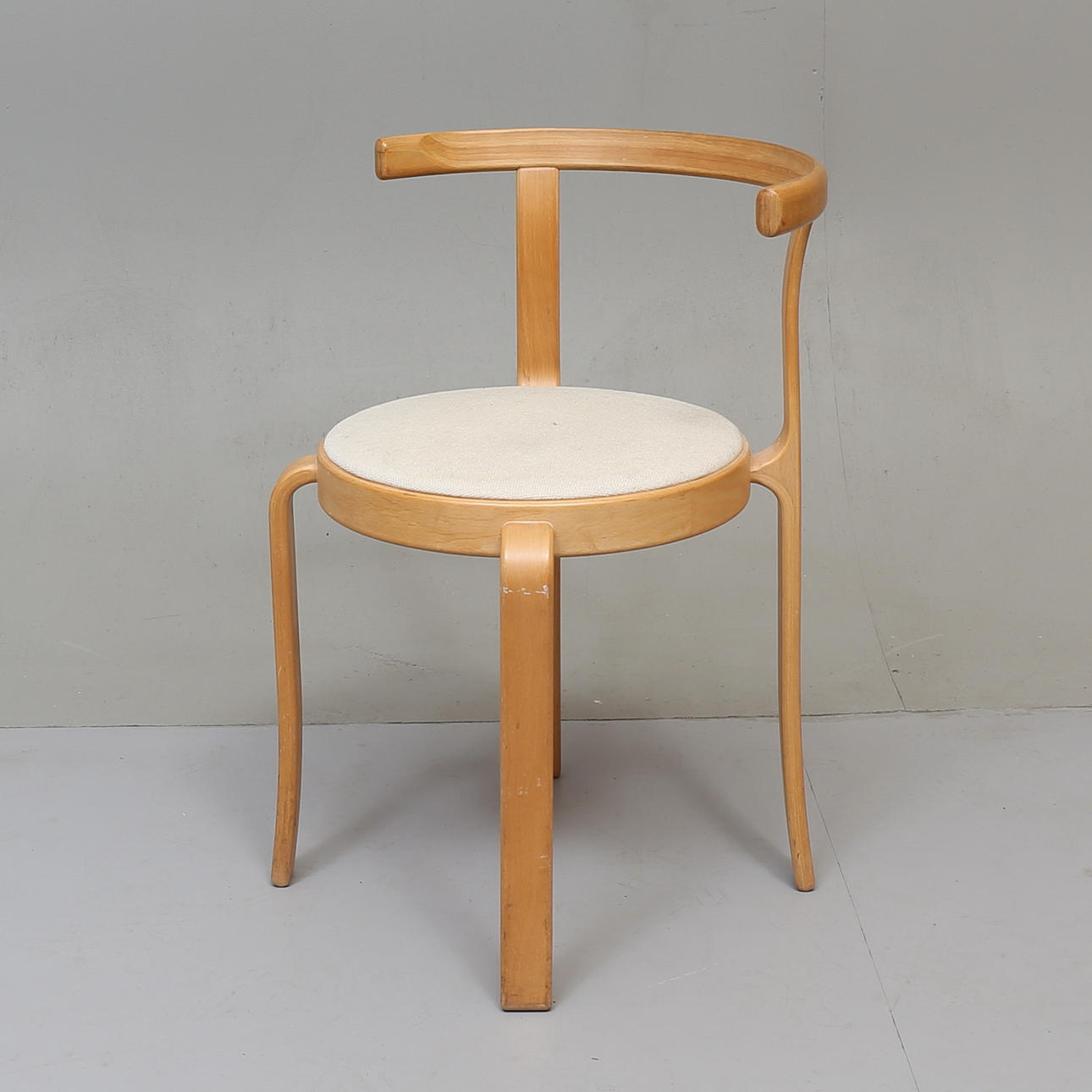 STOL, design Magnus Olesen, Danmark.