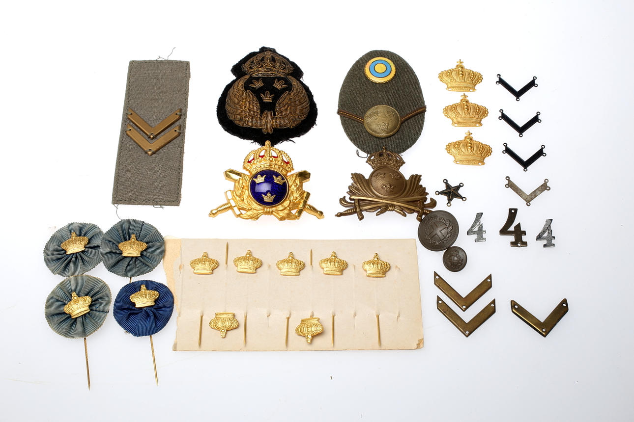 GRADBETECKNINGAR, Div Militära märken.