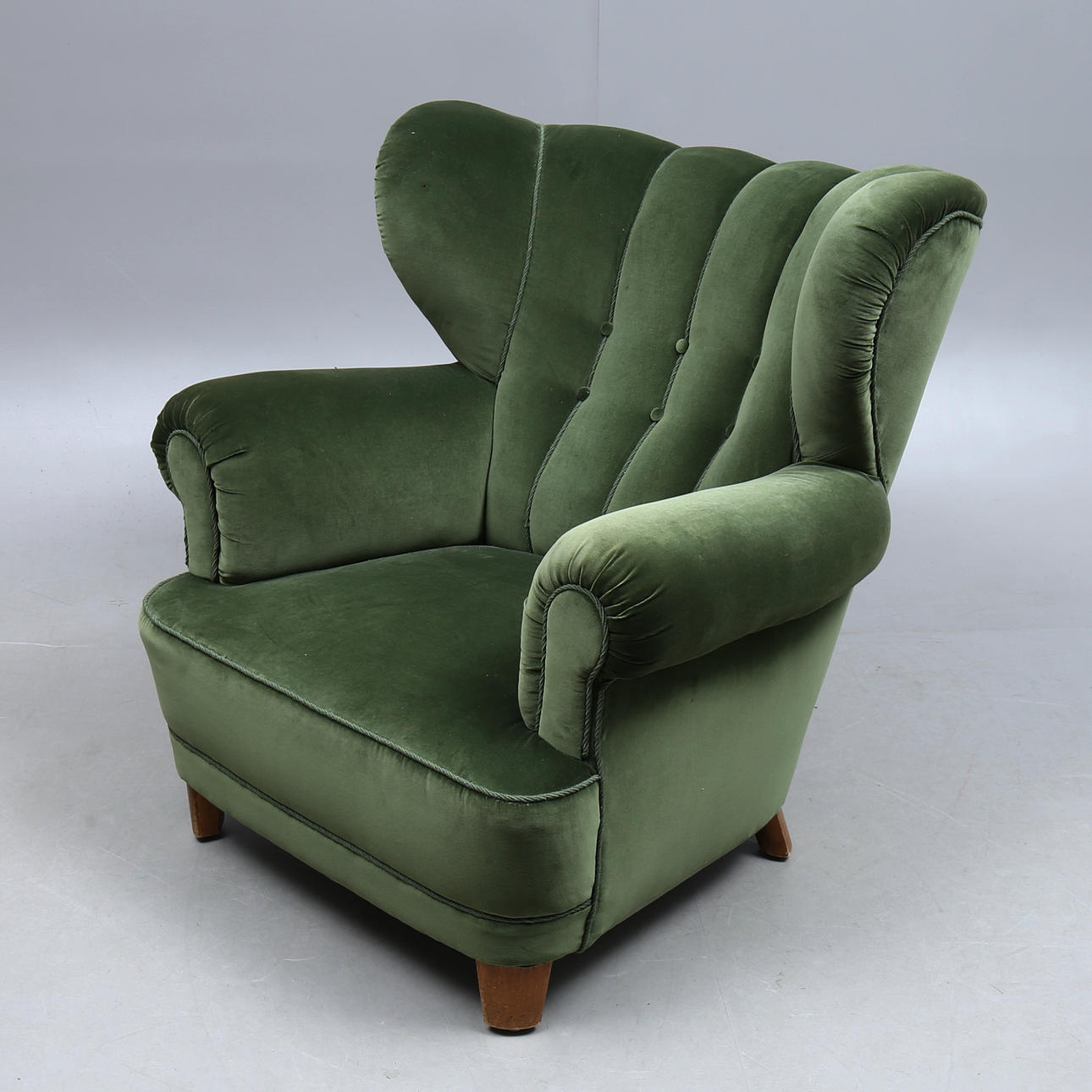 FÅTÖLJ, grön sammet, 1900-talets mitt.