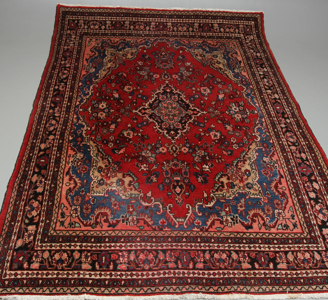 MATTA, Hamadan, ca 315 x 214 cm.