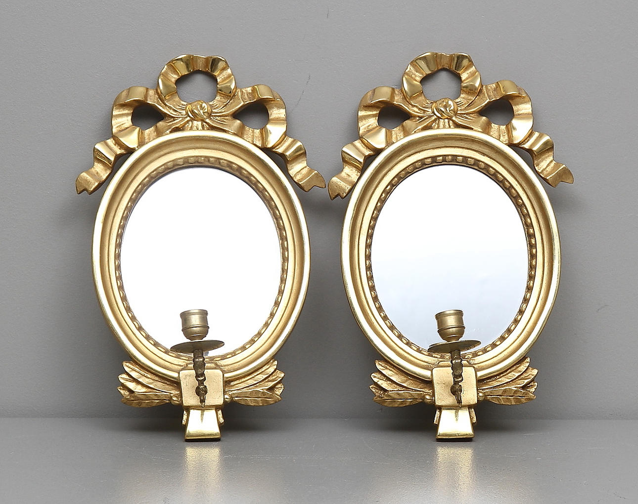 SPEGELLAMPETTER, ett par, gustaviansk stil, Österlunds Förgylleri, 1900-tal.