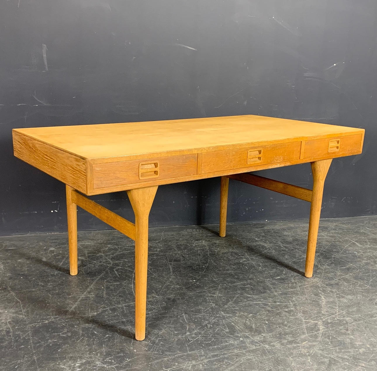 NANNA DITZEL. SKRIVEBORD I EG.