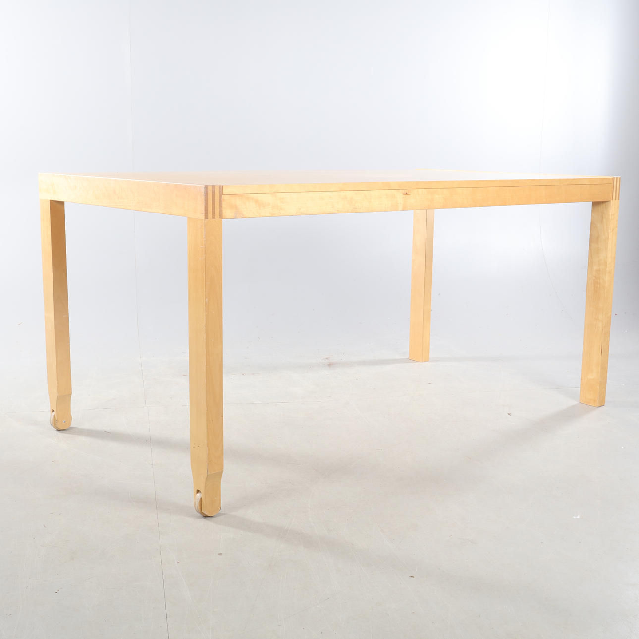 MATBORD, med utdragsskiva.