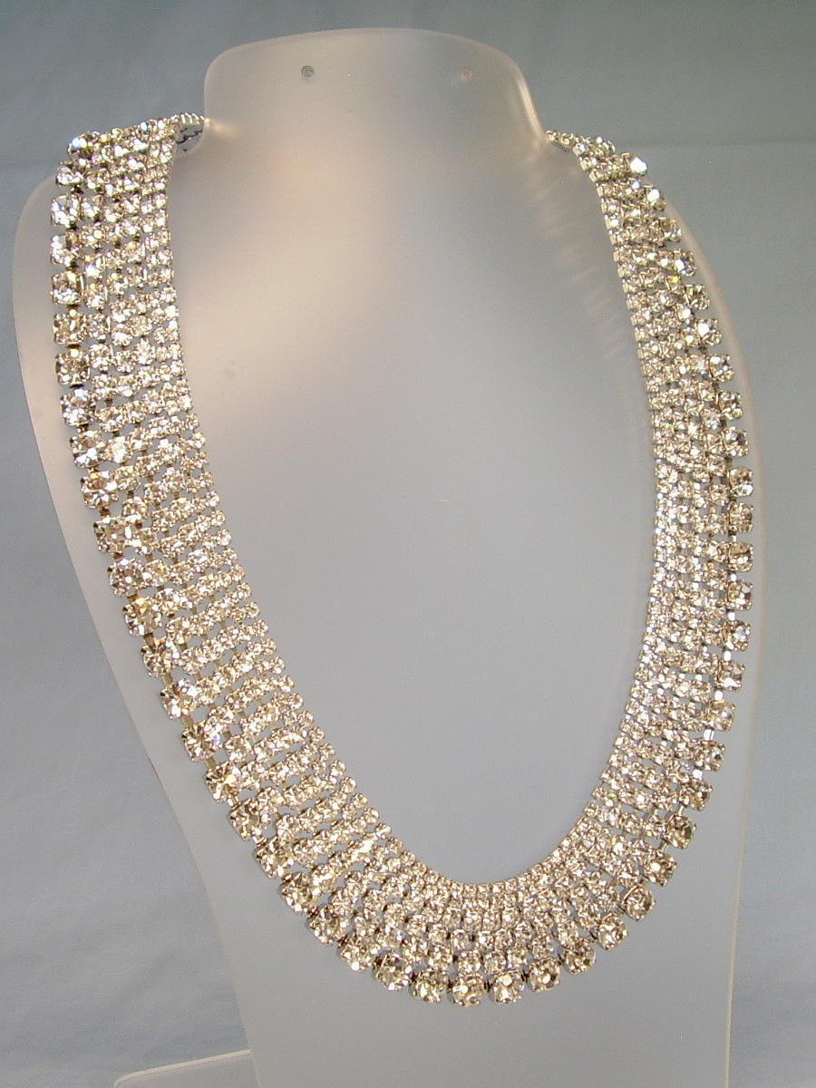 HARALD GLÖCKLER COLLIER POMPÖÖS.