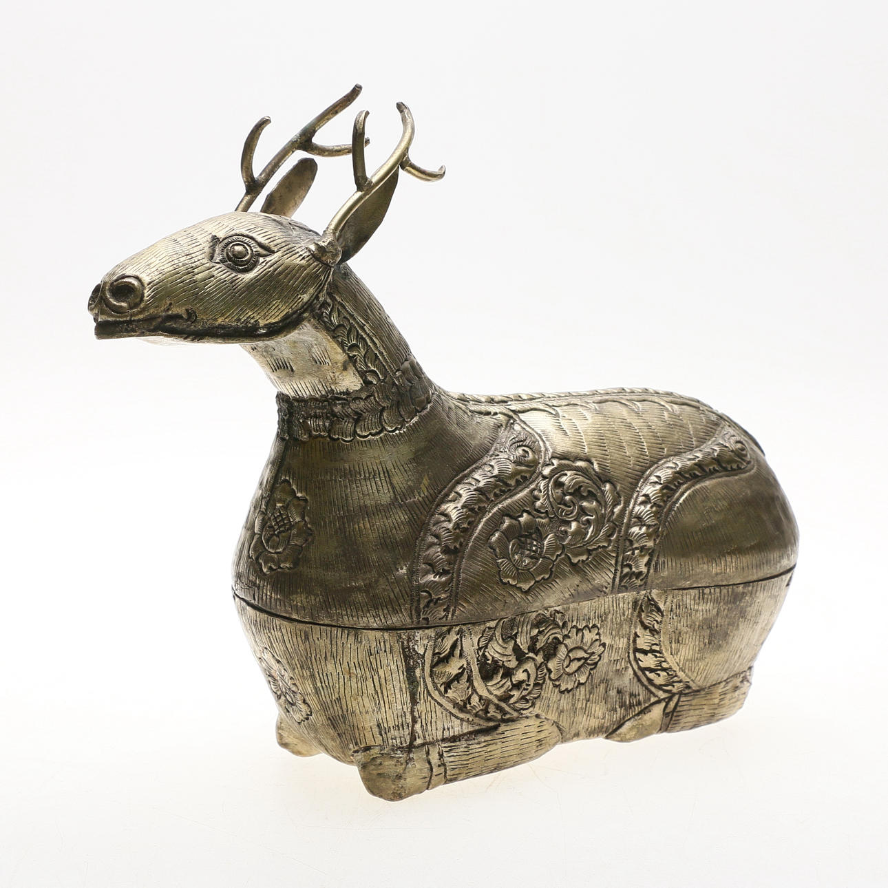 NÖTSKÅL, vitmetall, Asien 1900-talets början.