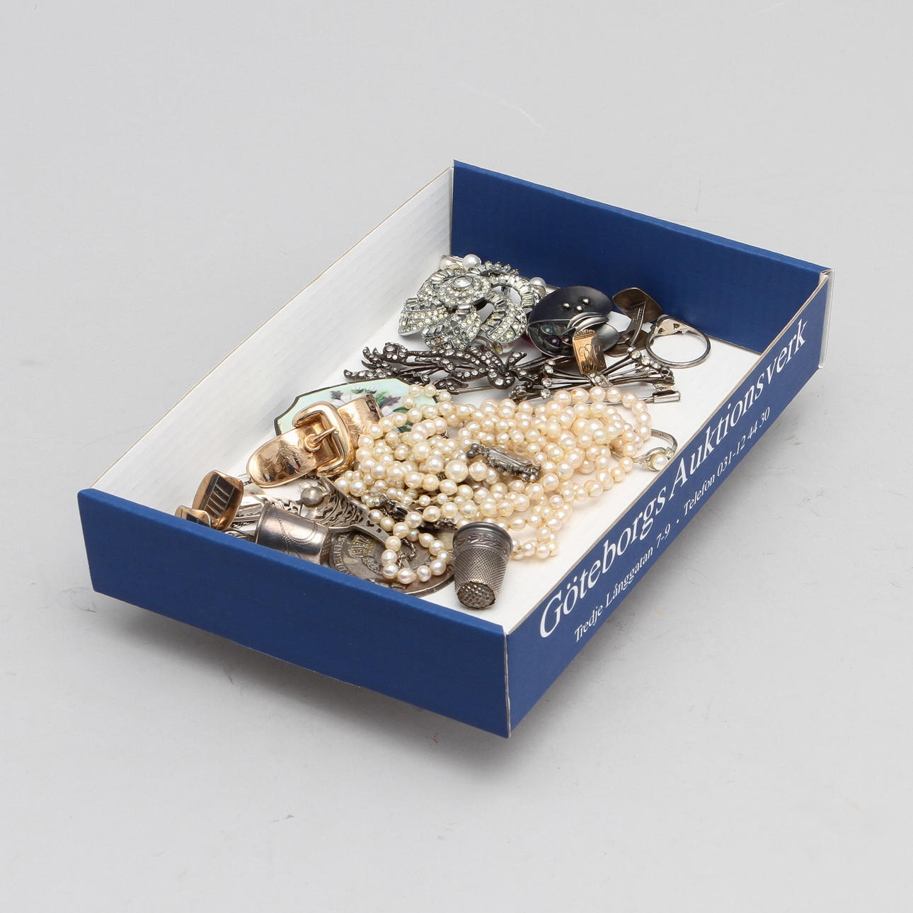 SMYCKEN, silver, pärlor och bijouterier.