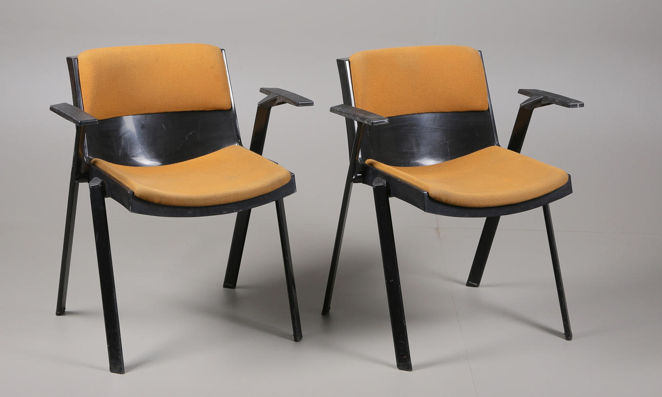 KARMSTOLAR, ett par. Lucci/Orlandini.