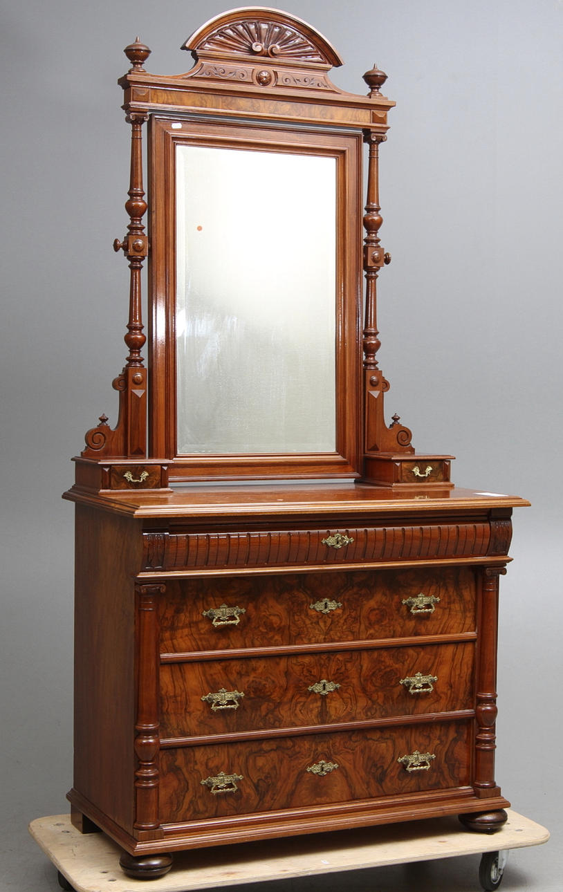 SPEGELBYRÅ, nyrenässans, sent 1800-tal.