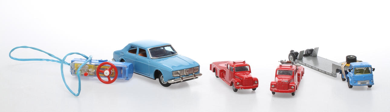 PLÅTBIL BANDAI SAAB 99, två TEKNO och en CORGI.