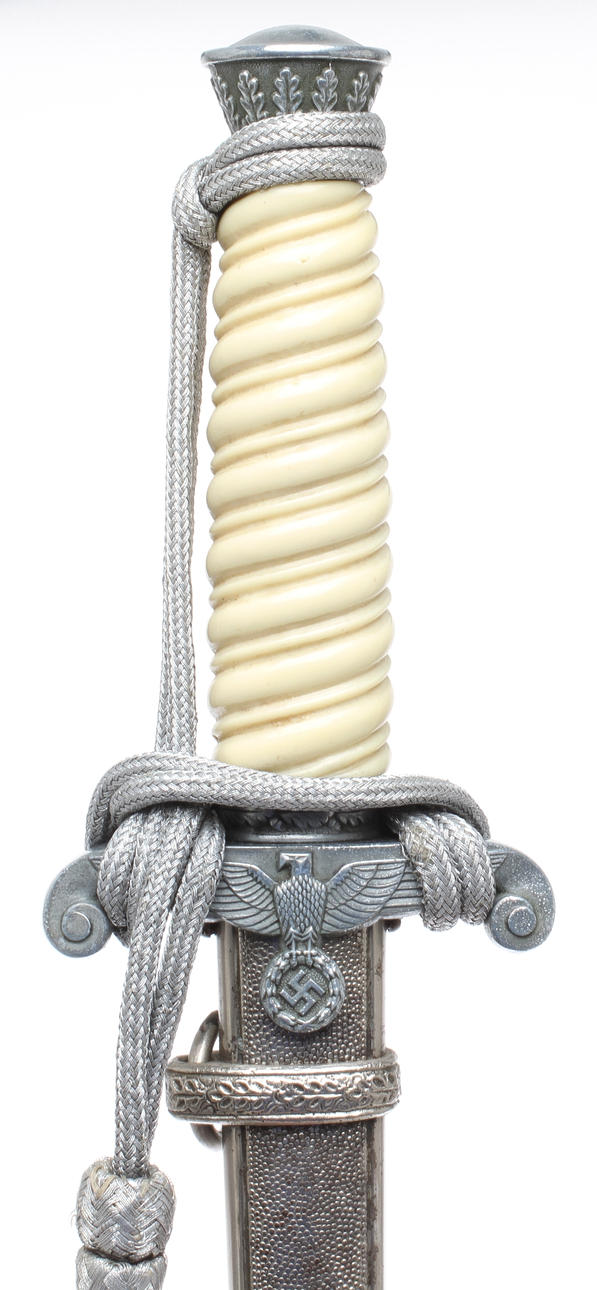 STICKERT / DOLK med portepee,Tyskland 1930-tal, för arméofficer. Märkt "WKC SOLINGEN".