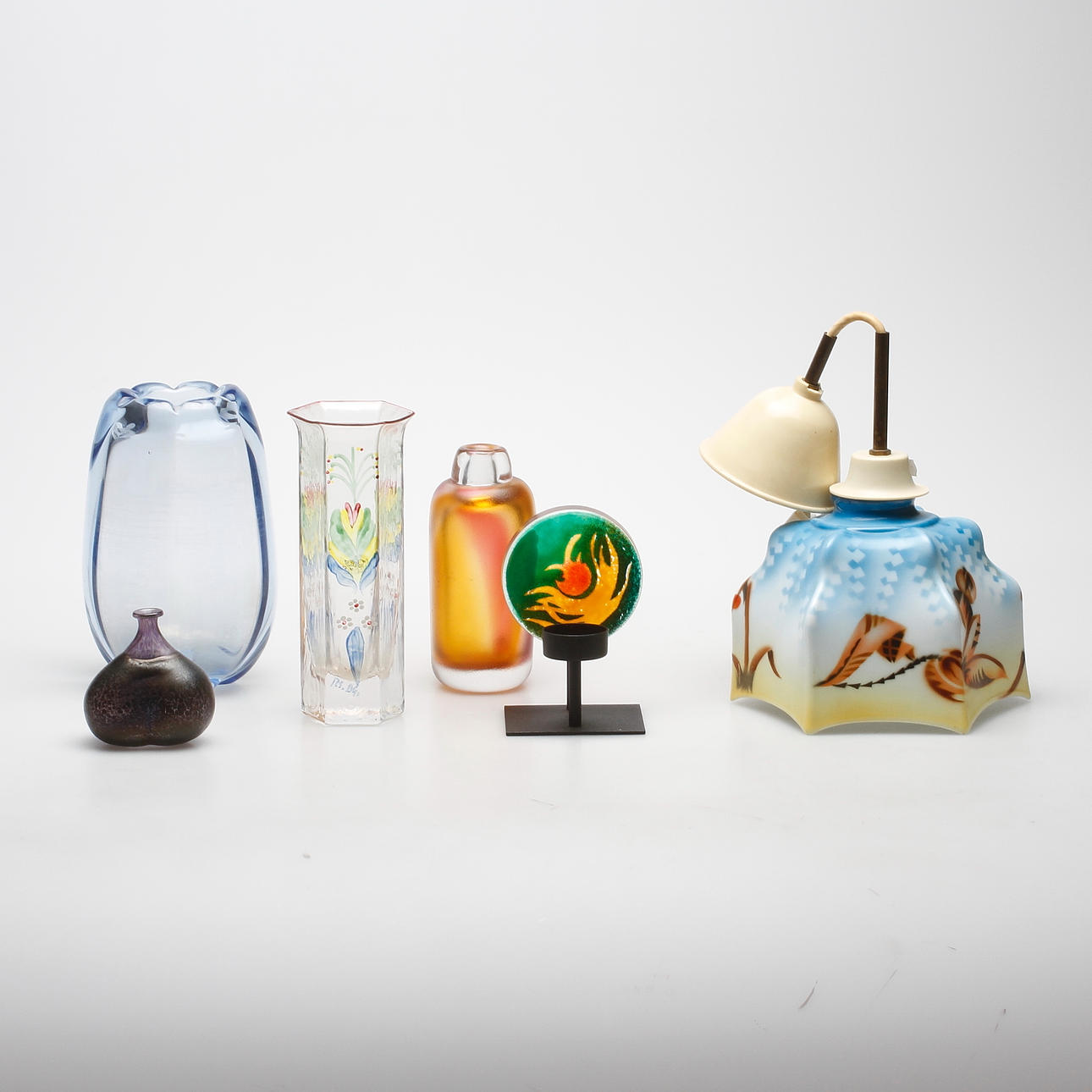 GLASFÖREMÅL, 6 delar, bl.a. Bertil Vallien, Göran Wärff.