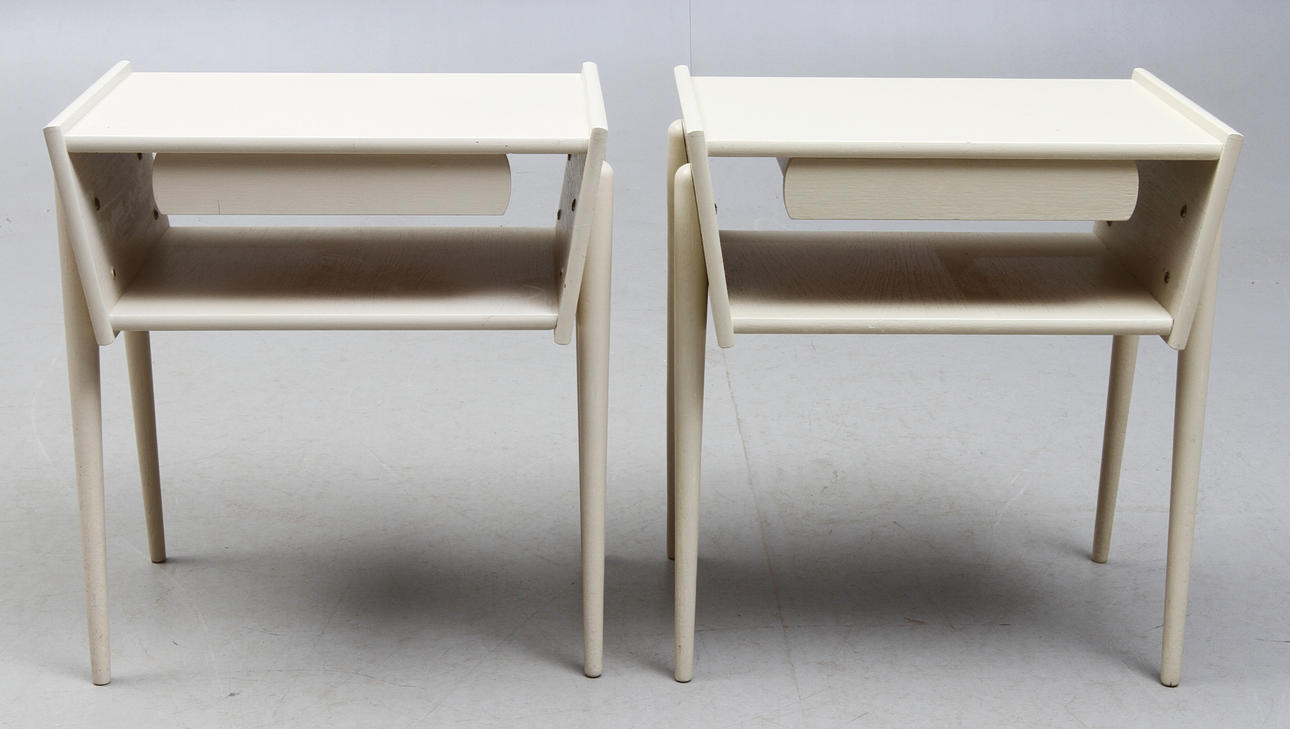 SÄNGBORD, ett par, teak, vitmålade, 1950-tal.
