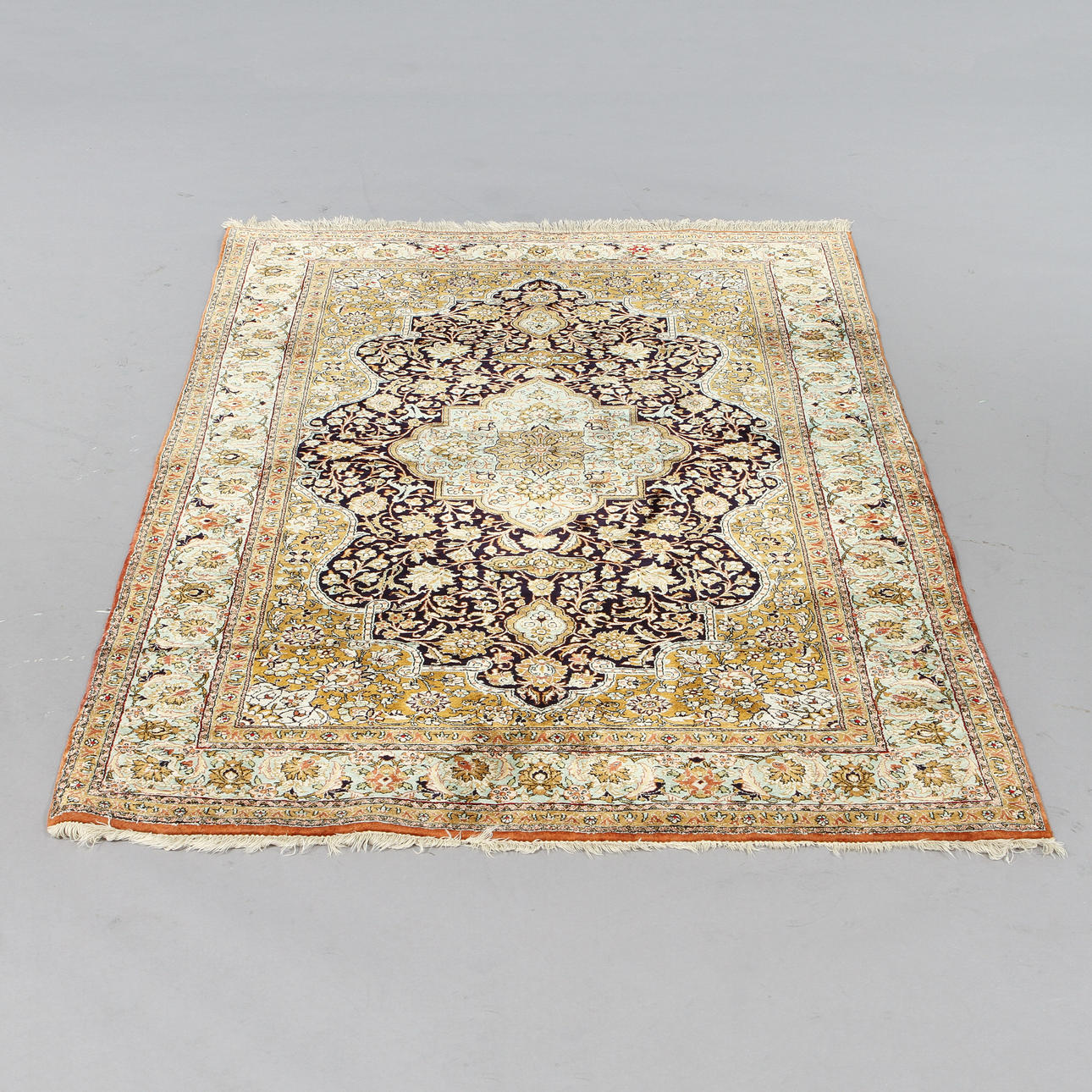 ORIENTALISK MATTA, Ghom silke, 216 x 141 cm.