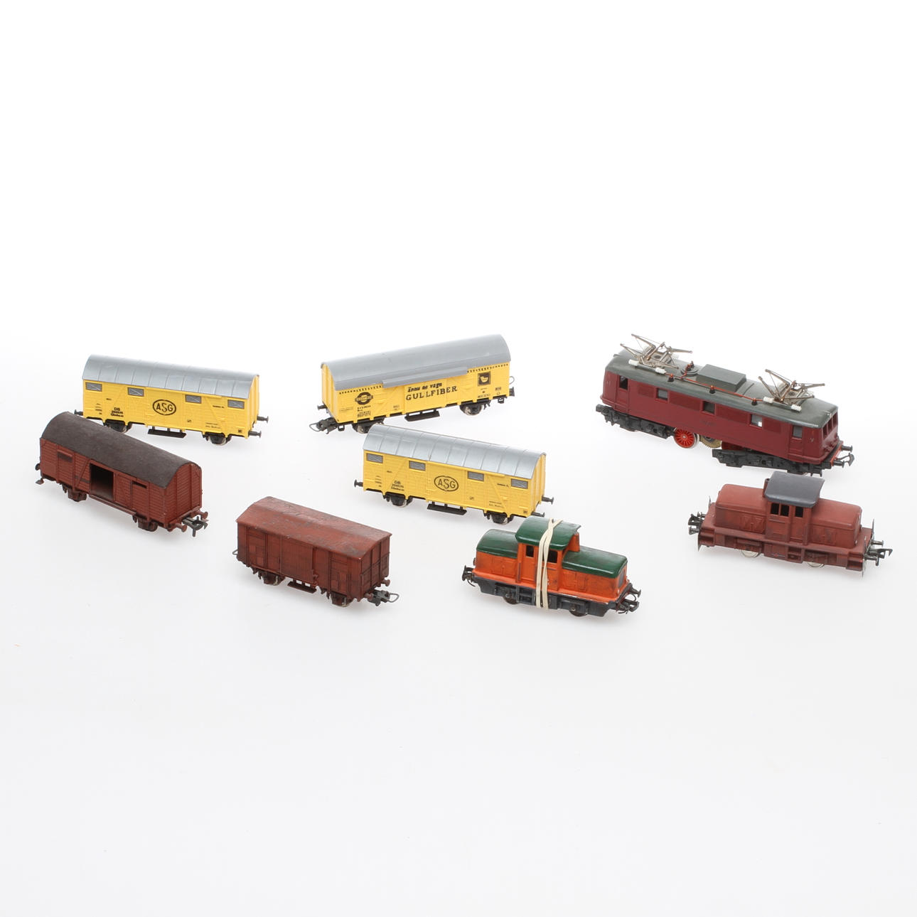 MODELLTÅG FLEISCHMANN 2 lok och 2 vagnar, LIMA 3 vagnar.