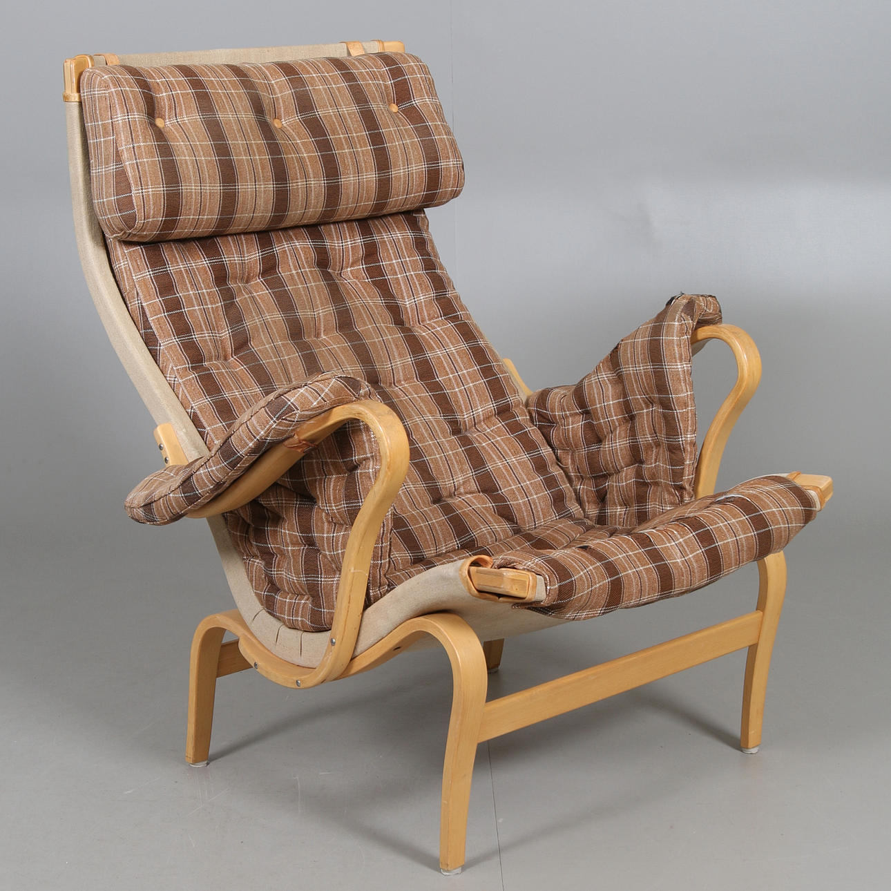 NOJATUOLI. "Pernilla", Bruno Mathsson, DUX 1900s.