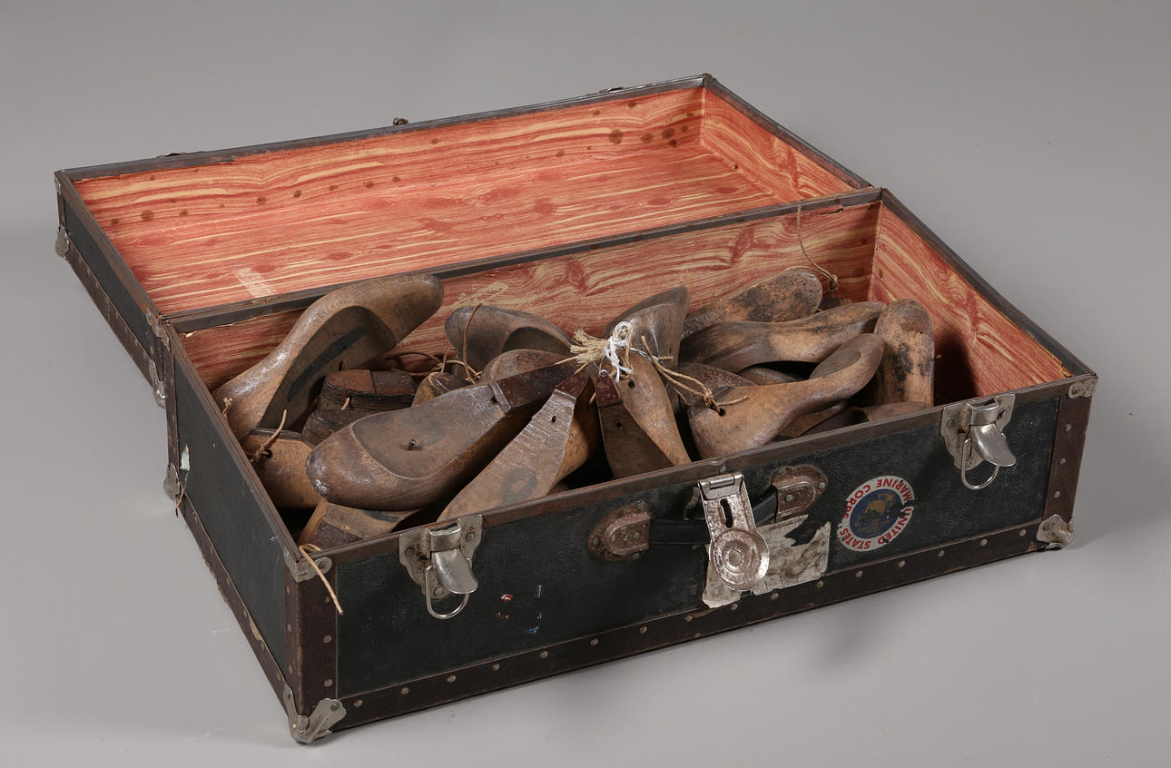 SKOLÄSTER, 14 par, i koffert.