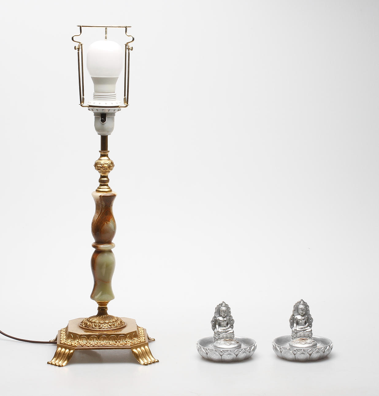 LAMPFOT, mässing och onyx och RÖKELSERKAR, ett par, 1900-tal.