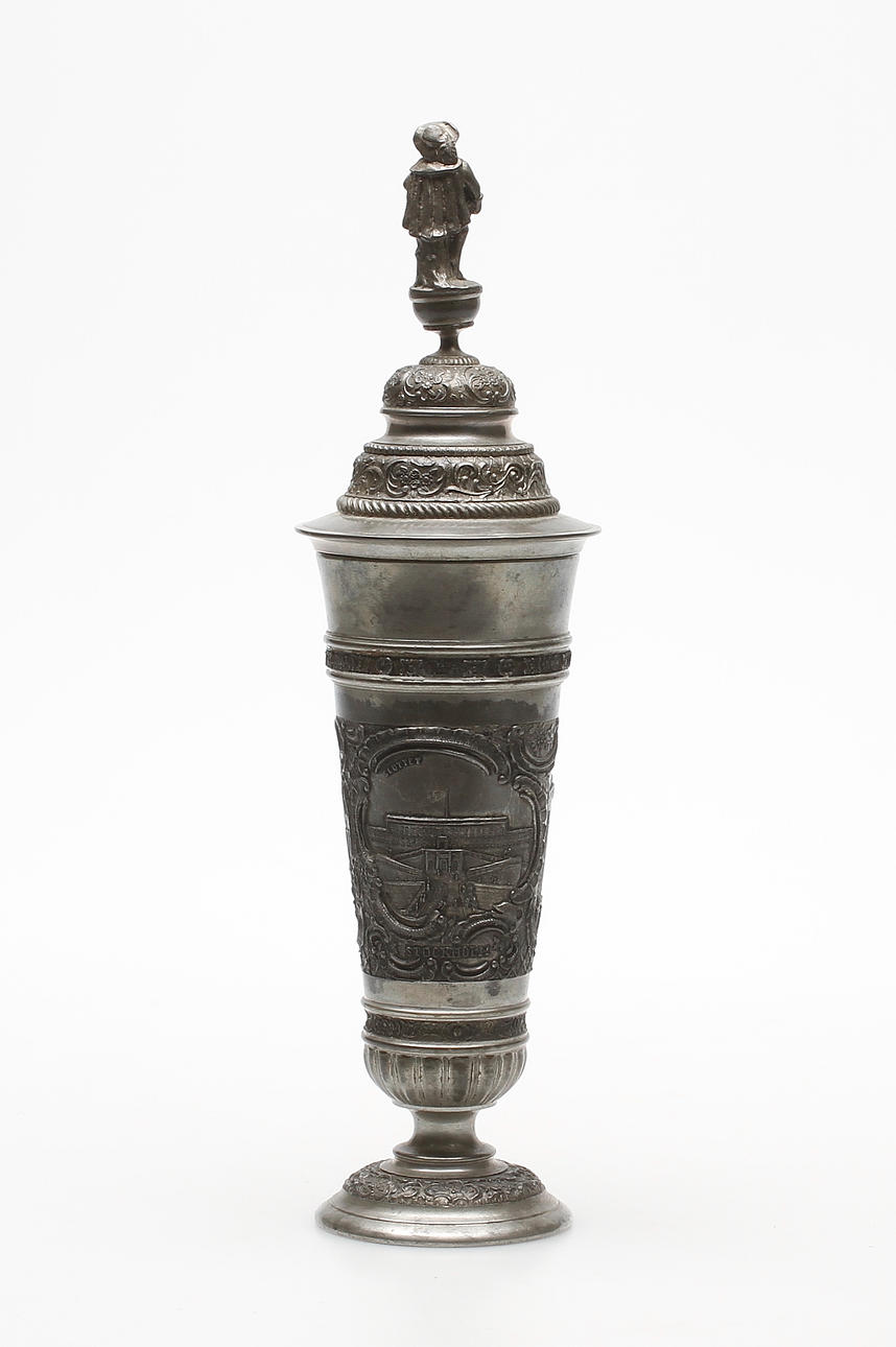 LOCKPOKAL, tenn, renässansstil, 1900-talets första hälft.