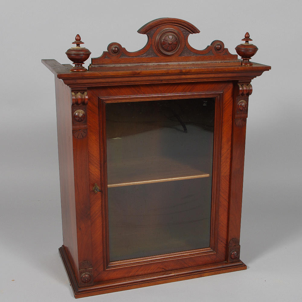 VITRINSKÅP, mahogny, nyrenässans.