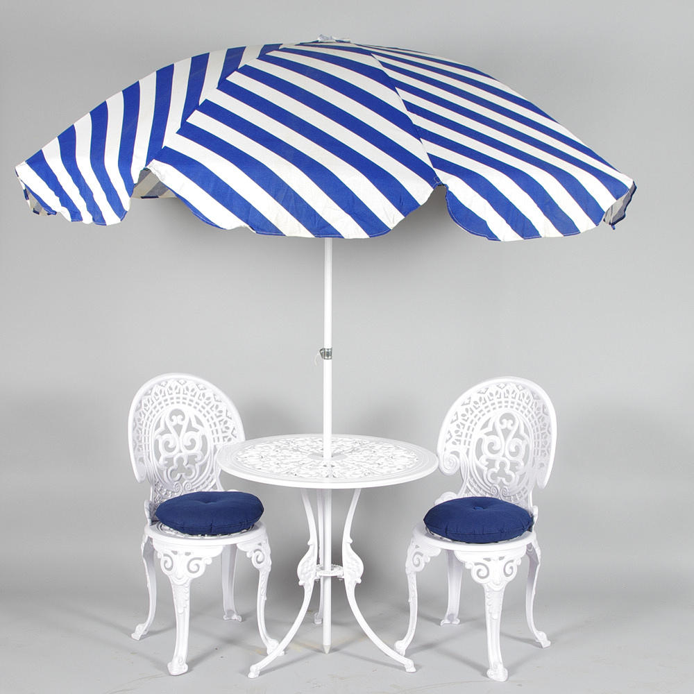 TRÄDGÅRDSGRUPP, vitmålad lättmetall.