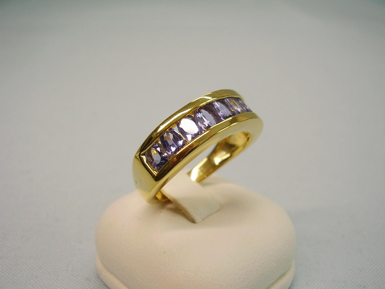 TANZANIT RING skilt. HARRY IVENS.