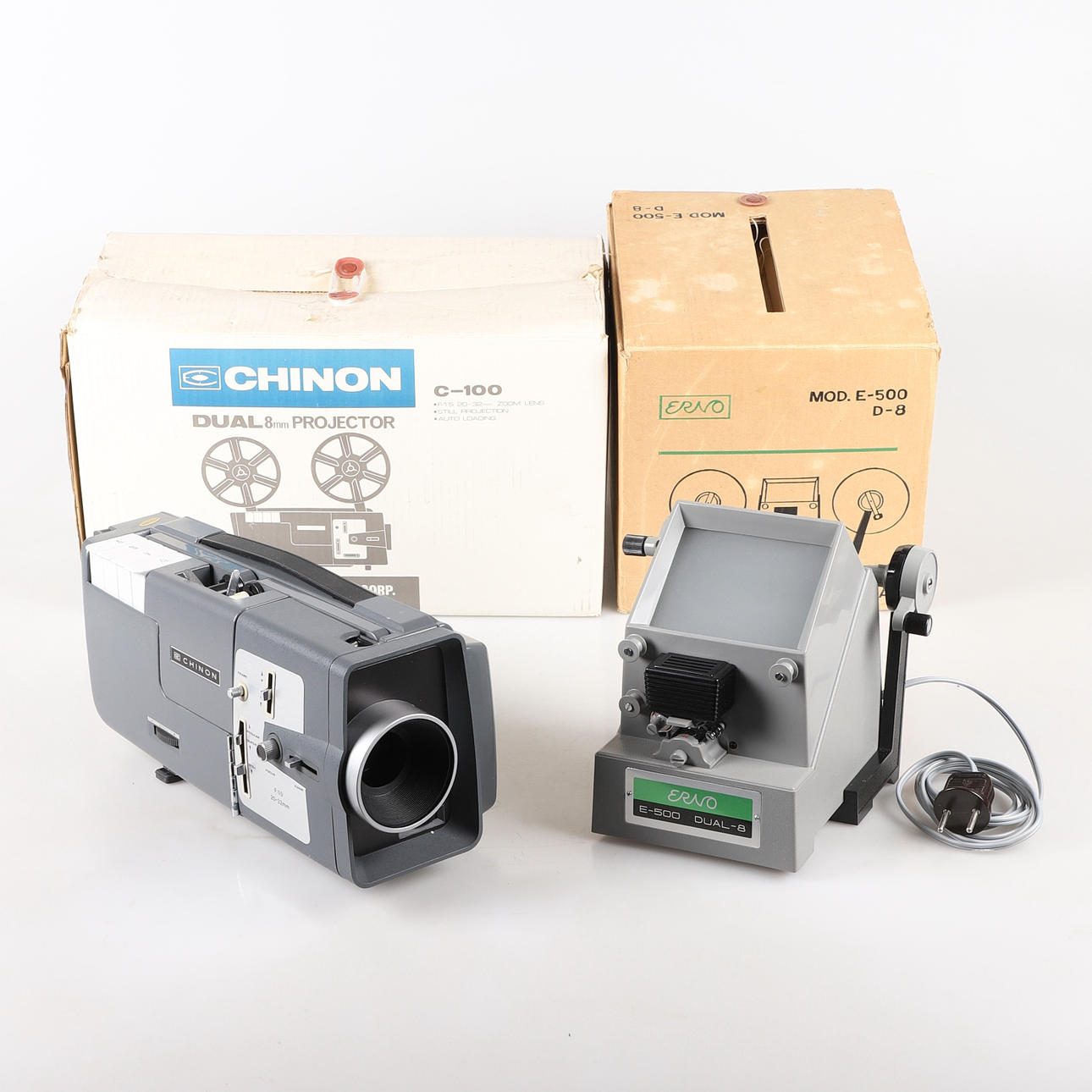 PROJECTOR Chinon C-100 and accessories.