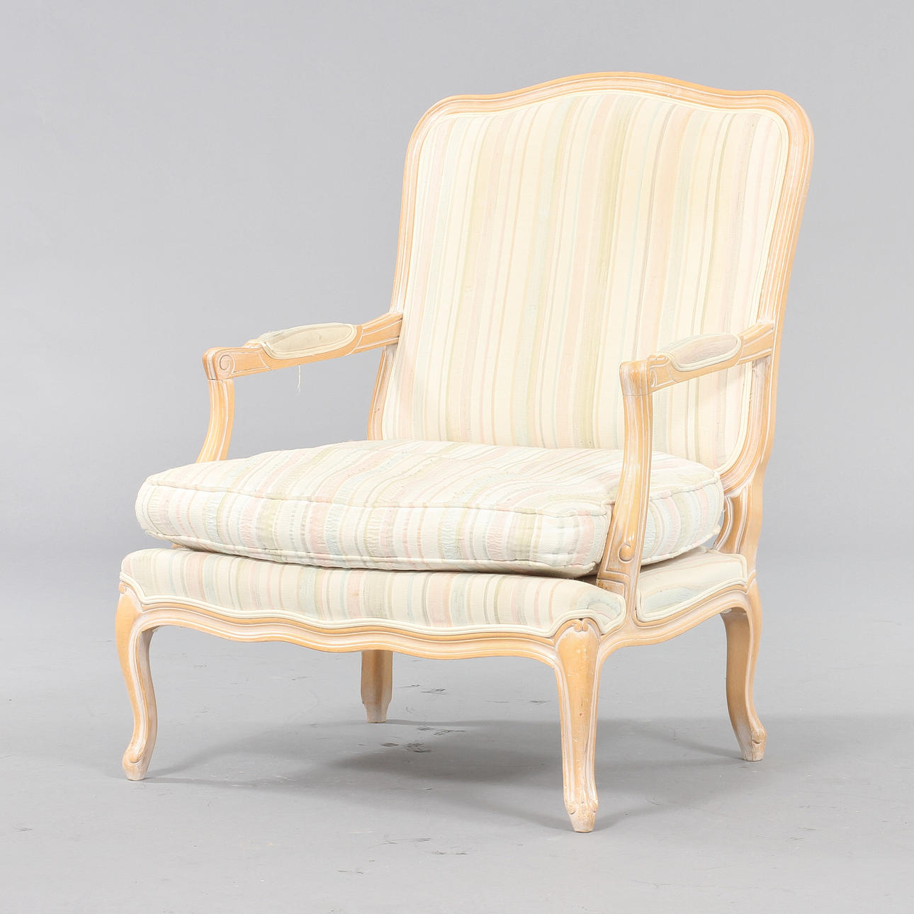 FÅTÖLJ, rokokostil, 1900-talets andra hälft.