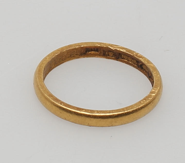 GULDRING. 23K. Totalvikt 4 gram.