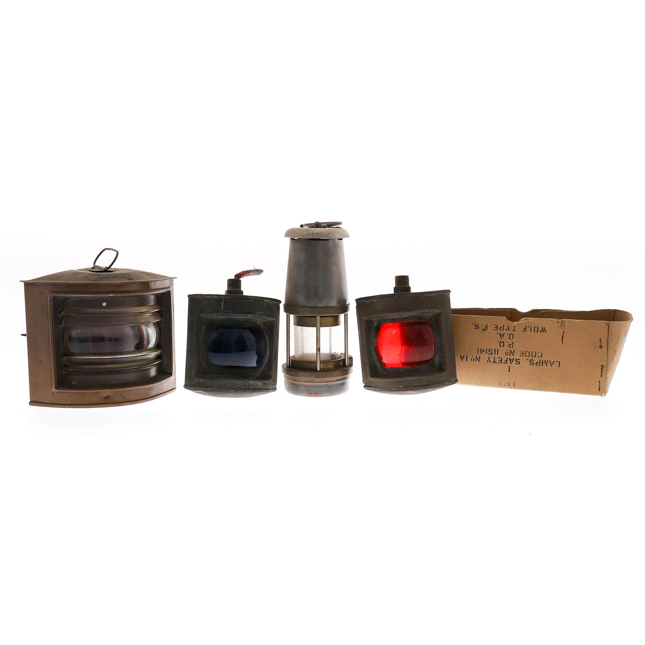 EIN KUPFERGEHÄUSE 'HAFEN' LAMPE EINES SCHIFFES.