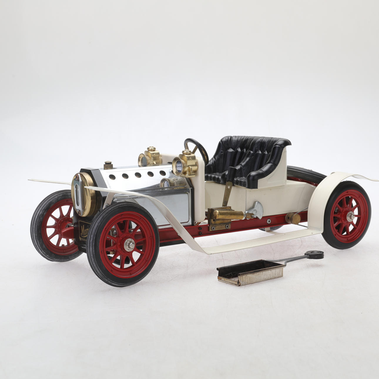 DAMPBIL, Mamod, England.