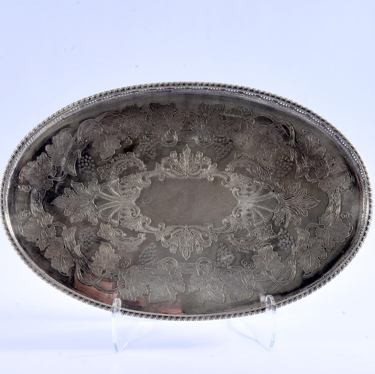 SERVERINGSBRICKA, vitmetall, Markströms, Sheffield, England.