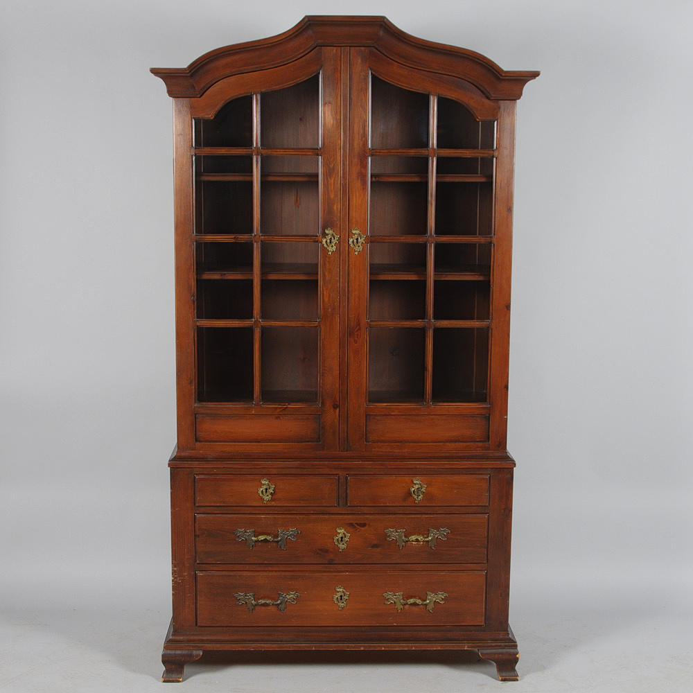 VITRINSKÅP, betsat trä, rokokostil, 1900-talets andra hälft.