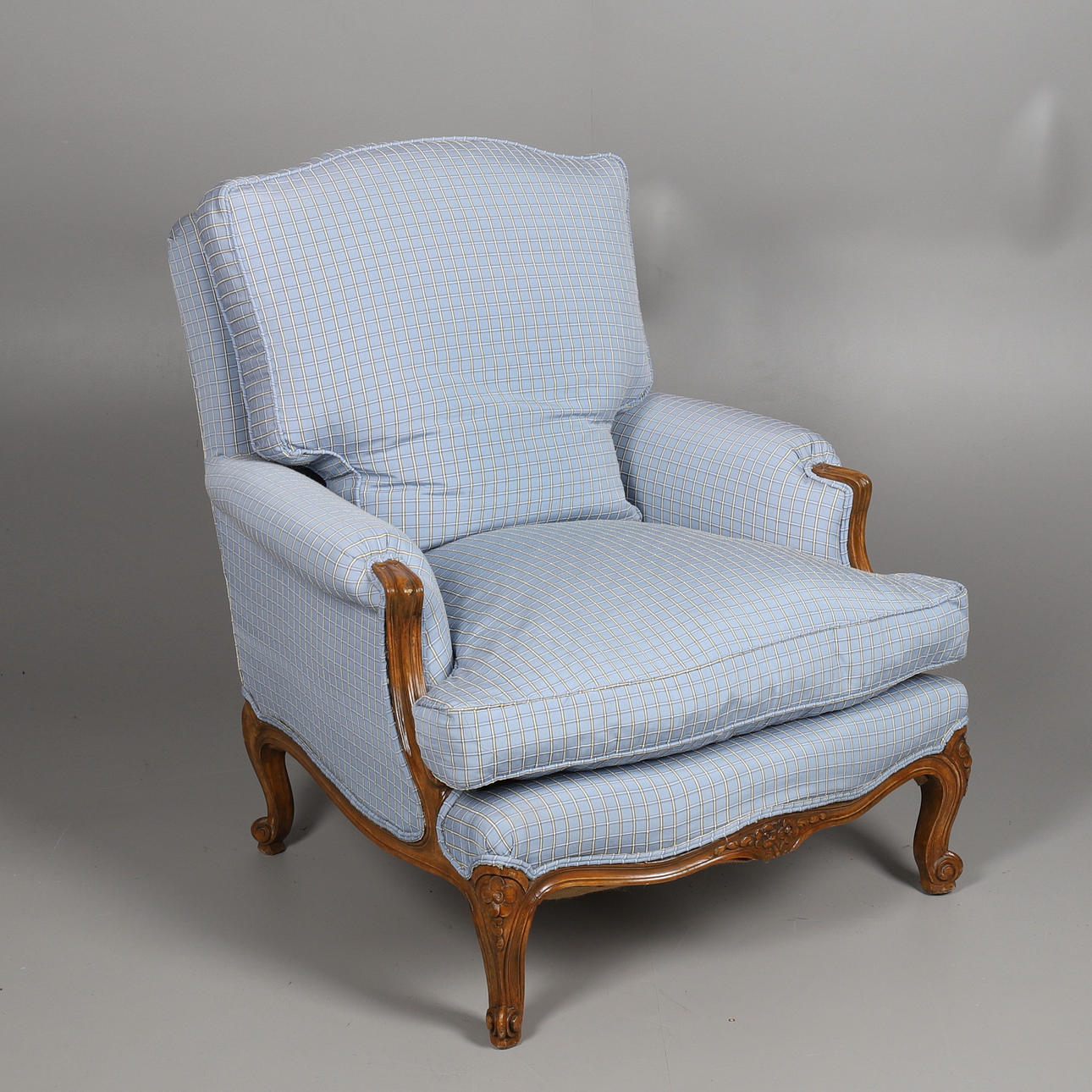 EIN SESSEL IM LOUIS XV-STIL.