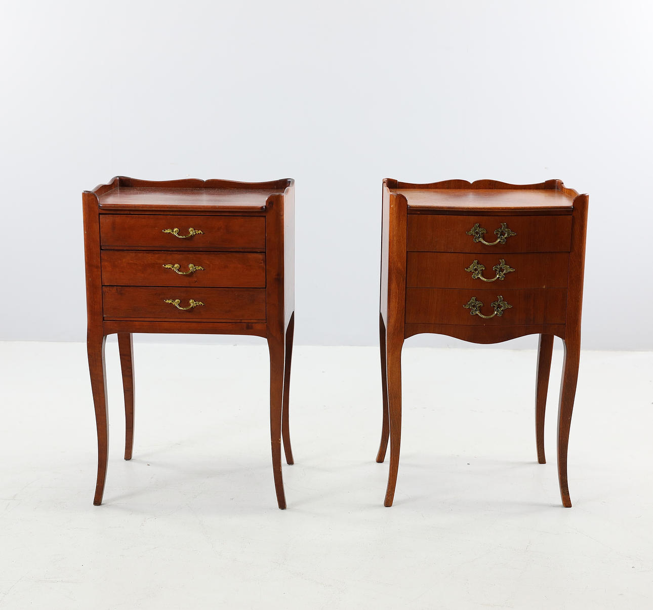 SÄNGBORD, 2 st, rokoko-stil, 1900-tal.