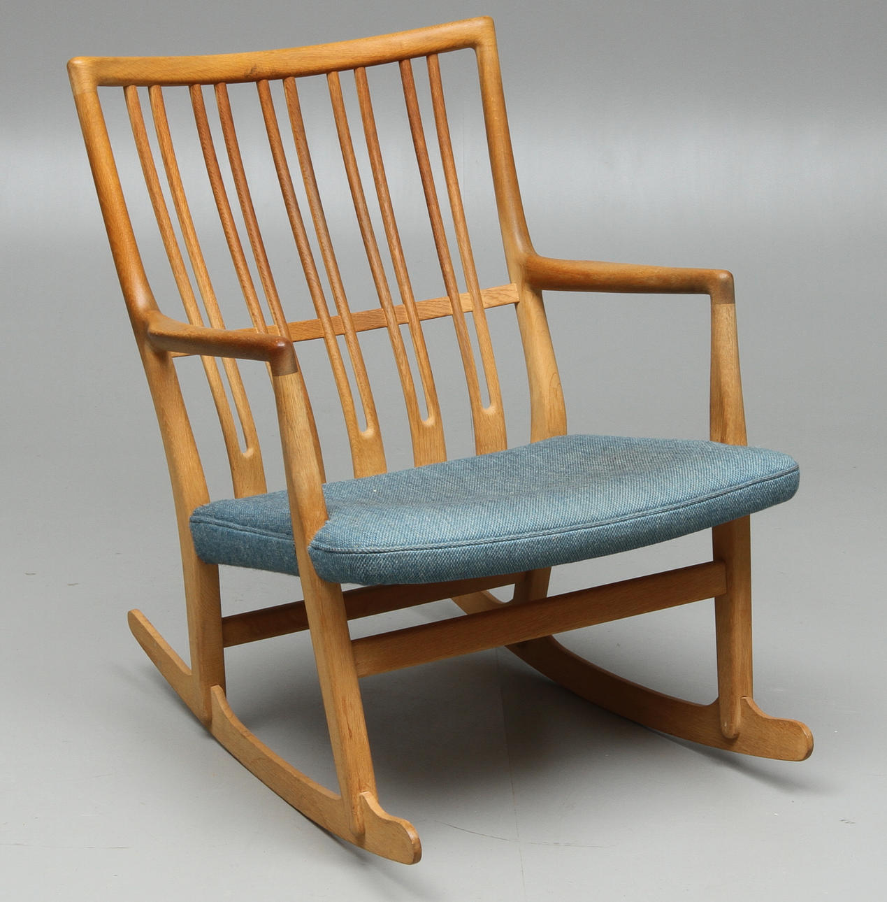 GUNGSTOL, "ML-33", Hans J. Wegner för Mikael Laursen, Danmark.