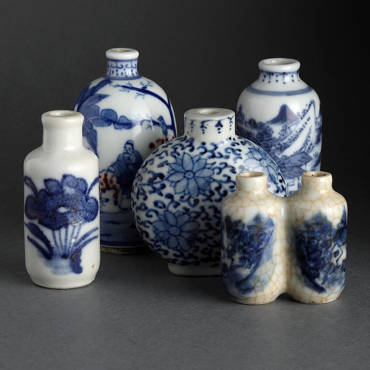 SNUSFLASKOR, 5 st., porslin, Kina, Qing, 1900-tal.