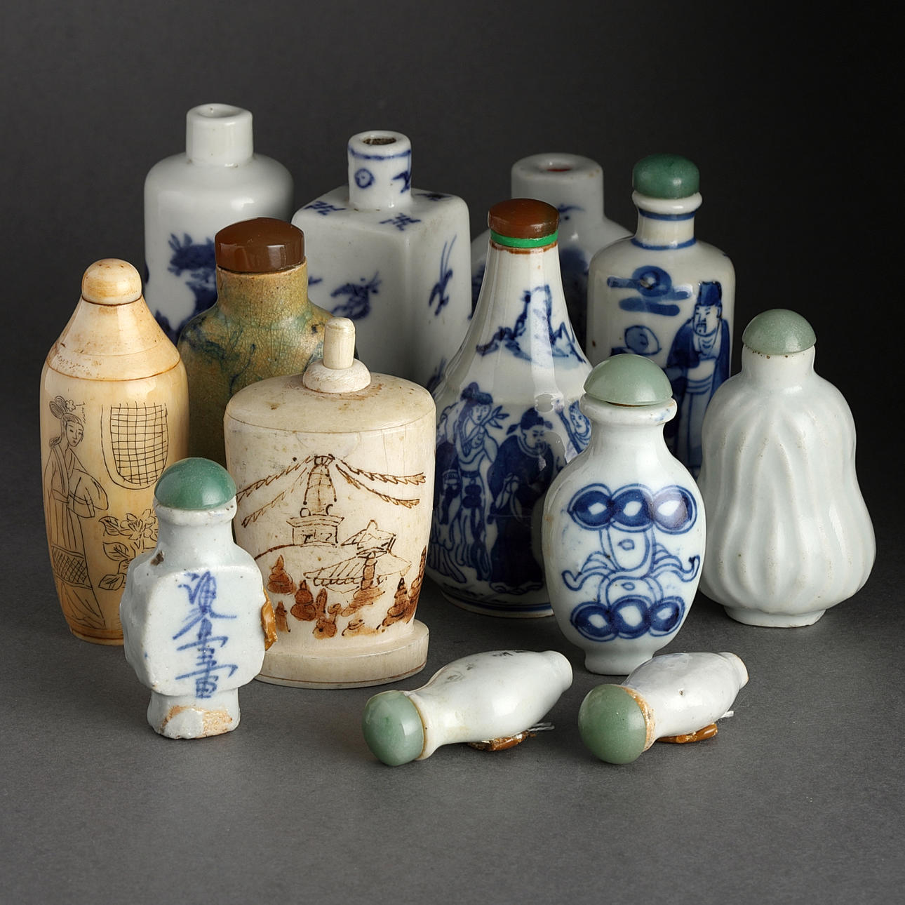 SNUSFLASKOR, 13 st., porslin, ben, Kina, Qing, 1900-tal.