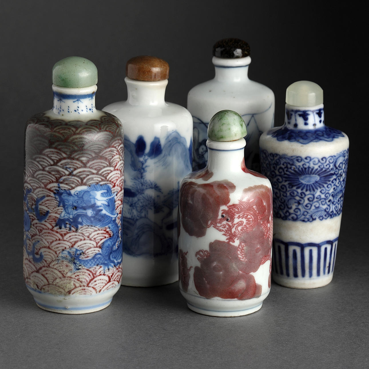 SNUSFLASKOR, 5 st., porslin, Kina, Qing, 1900-tal.