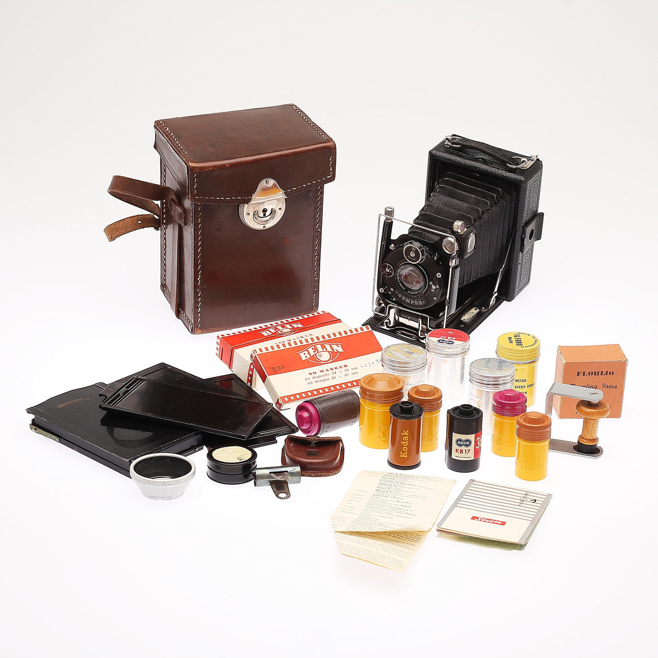 CÁMARA DE FUELLE, Compur, con bolsa y accesorios.