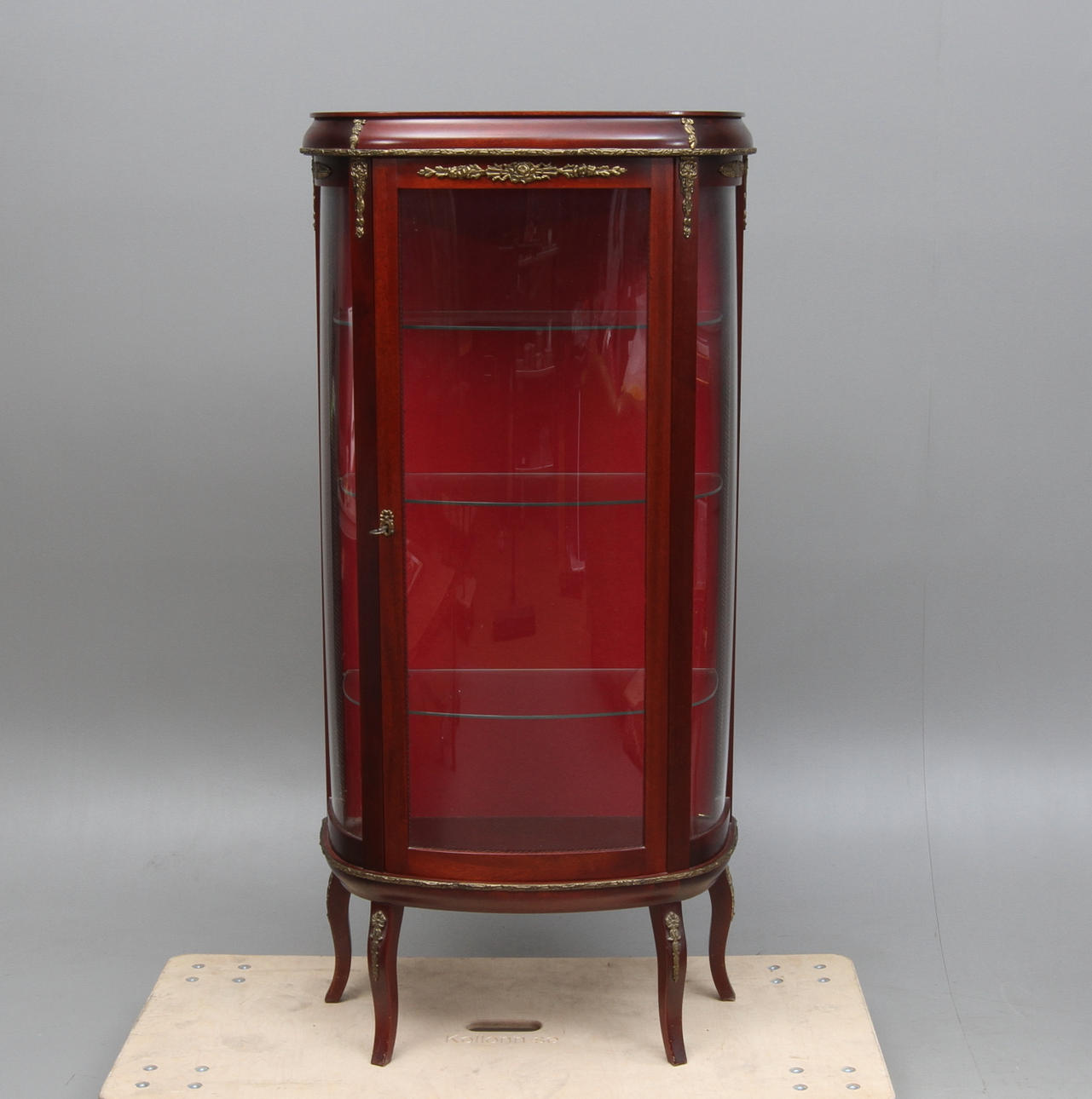 VITRINSKÅP, Louis XV-stil, 1900-tal.