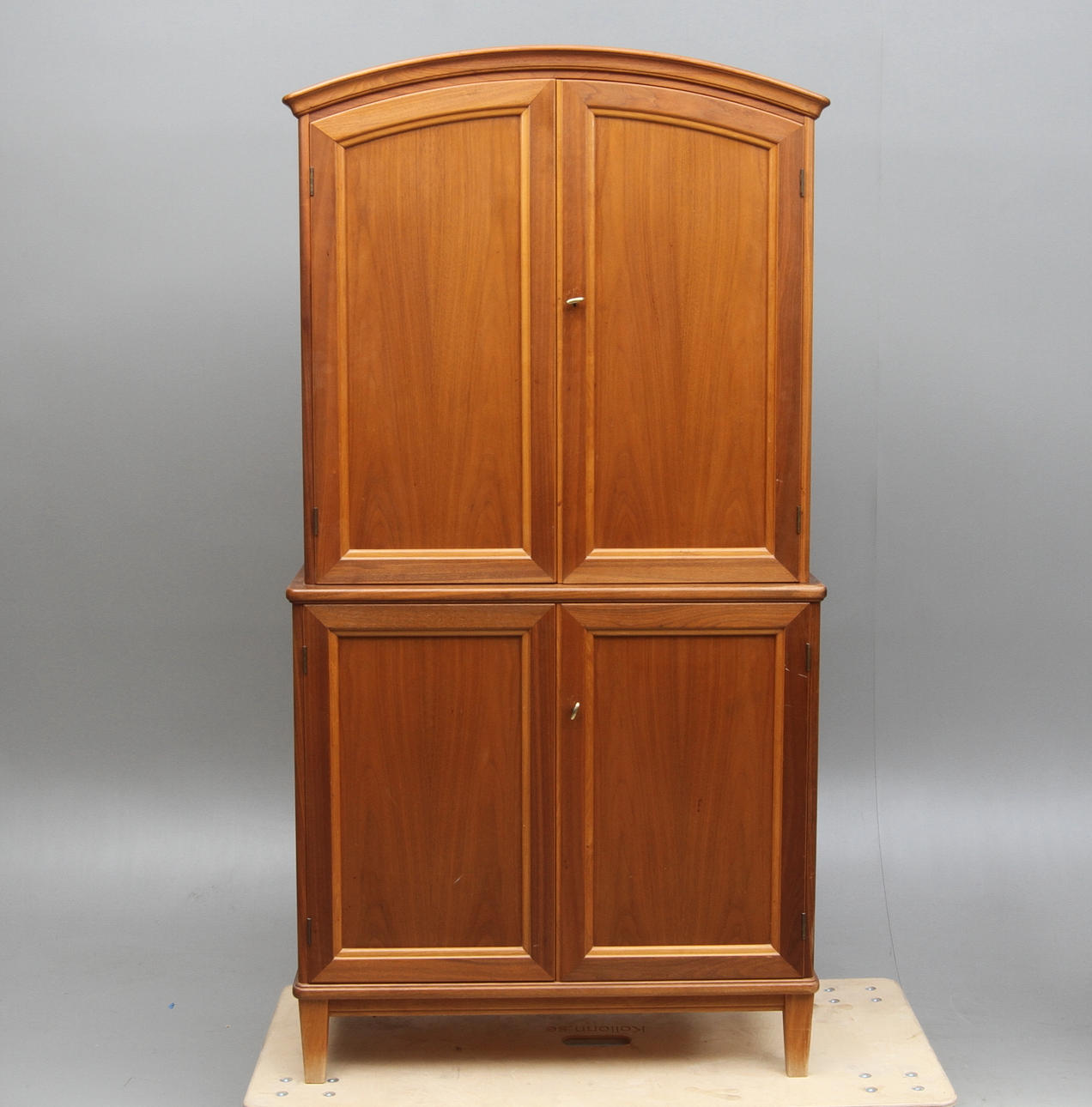 MATSALSSKÅP, tvådelat, 1900-talets andra hälft.